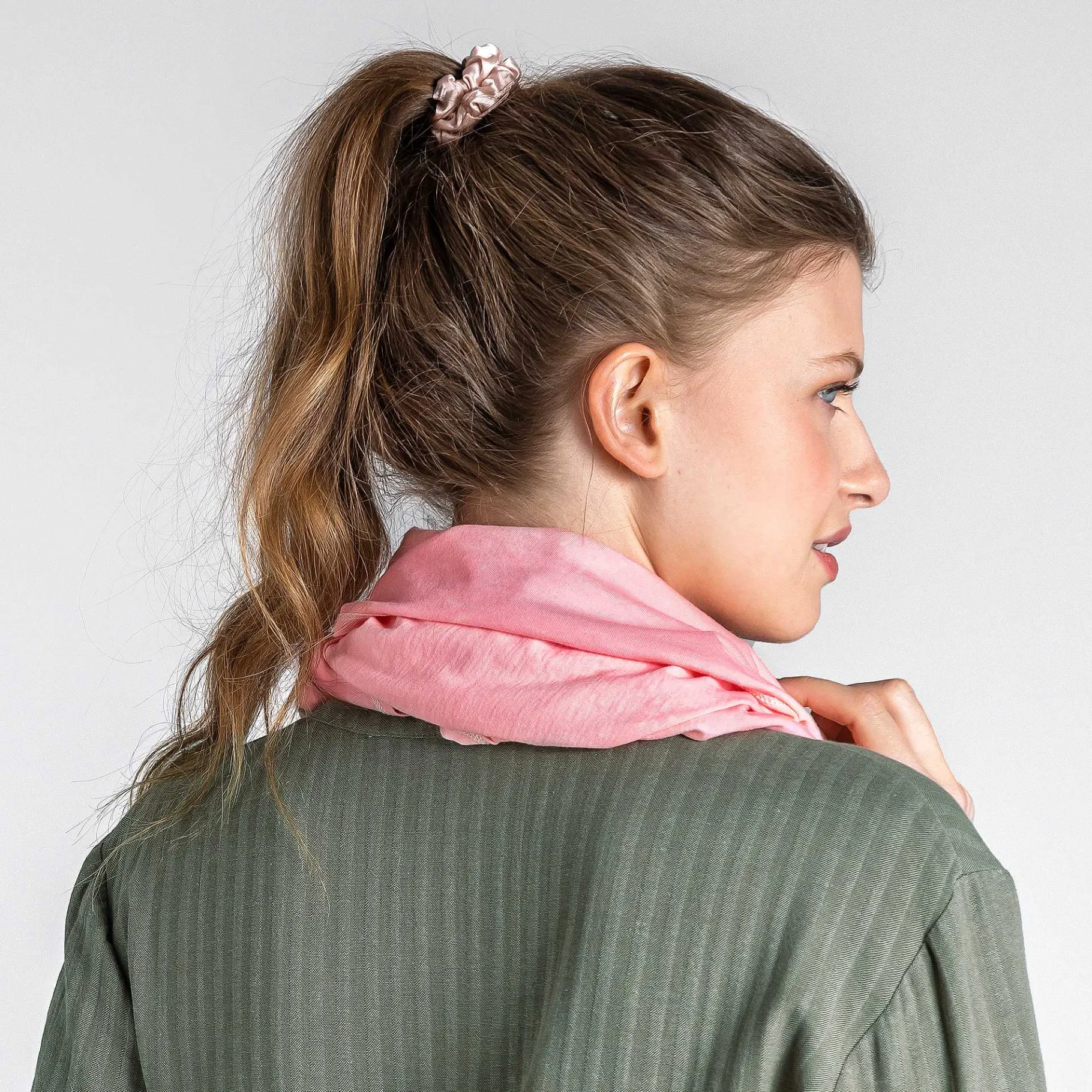 LIVING CRAFTS Waargebeurd Verhaal Baila | Gemaakte Sjaal Artwash Roze New