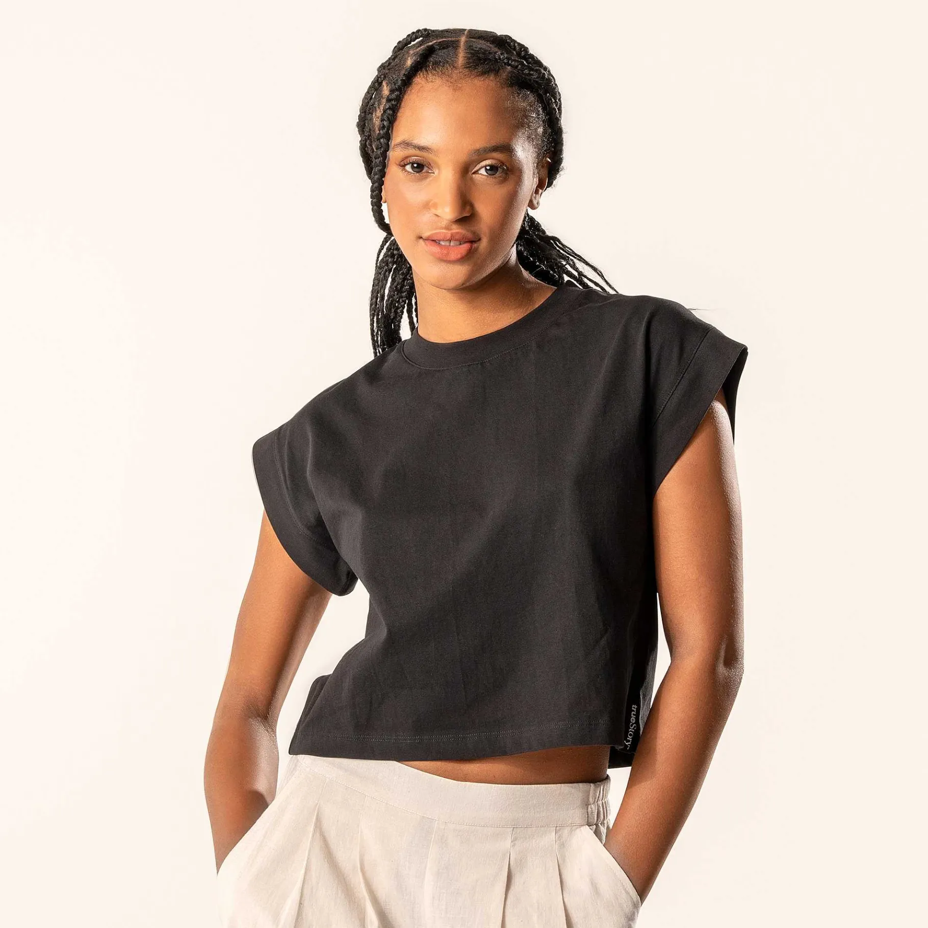 LIVING CRAFTS Waargebeurd Verhaal Danbi | Boxy T-Shirt Zwart Cheap